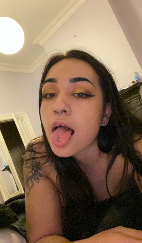 ariquxeen naked star galleries