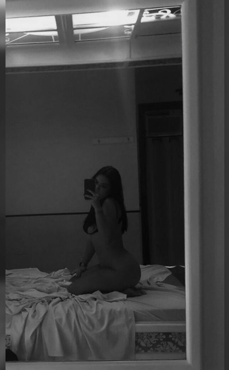 Emily Muniz hot actress gallery