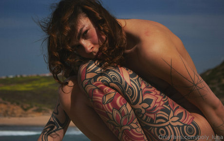 poly luna model high quality photo