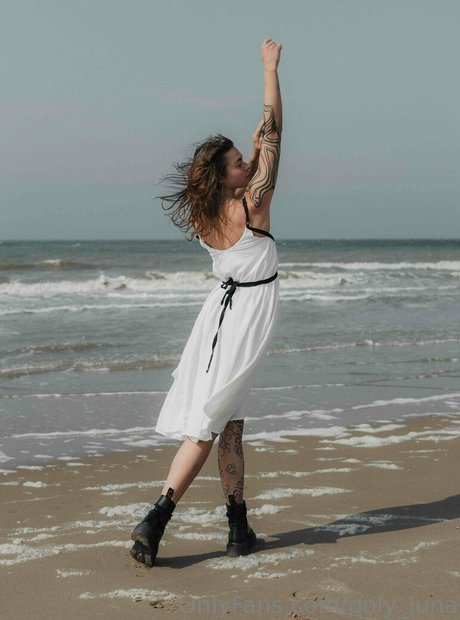 poly luna model sex archive