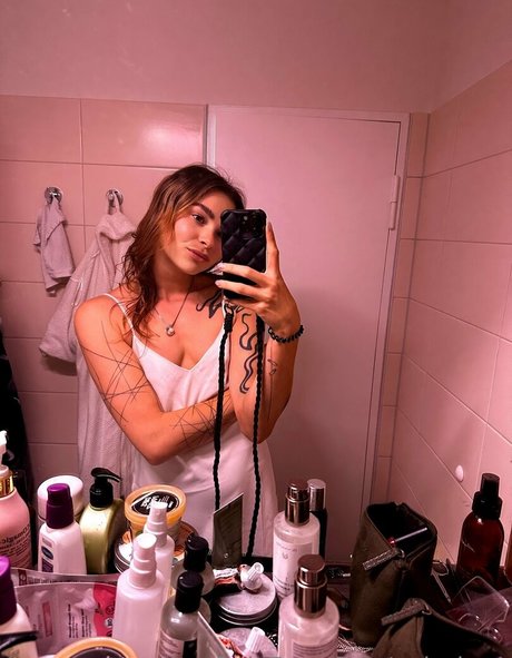 poly luna nice actress pictures