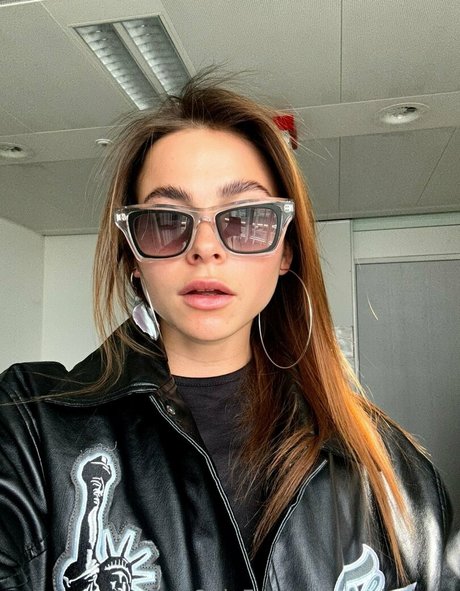 poly luna adult model pics