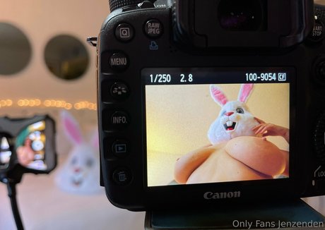 zendenjen69 model naked photo