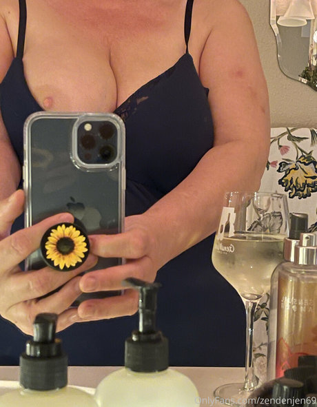 zendenjen69 pornographic model pic