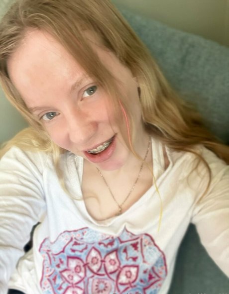 elli elli hot model img