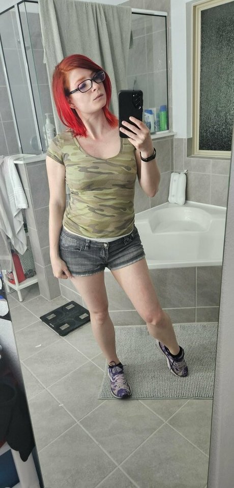 Accent Kisses sexy pornstar images