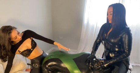 MistressLolitaH model porn photos