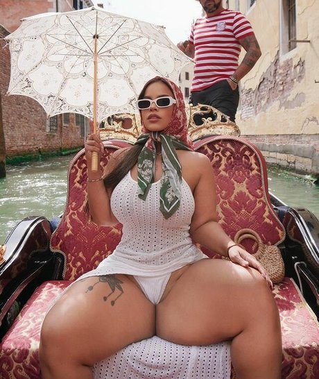 Grace Bon model top pictures