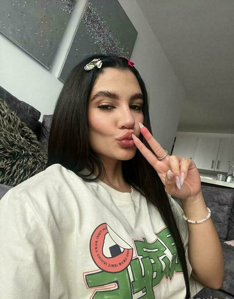 paulatorofree model perfect image