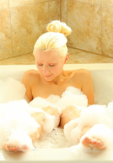 Prettiest Feet model sexy photos