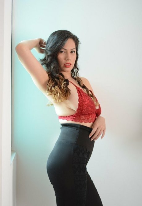 anailove model pretty img