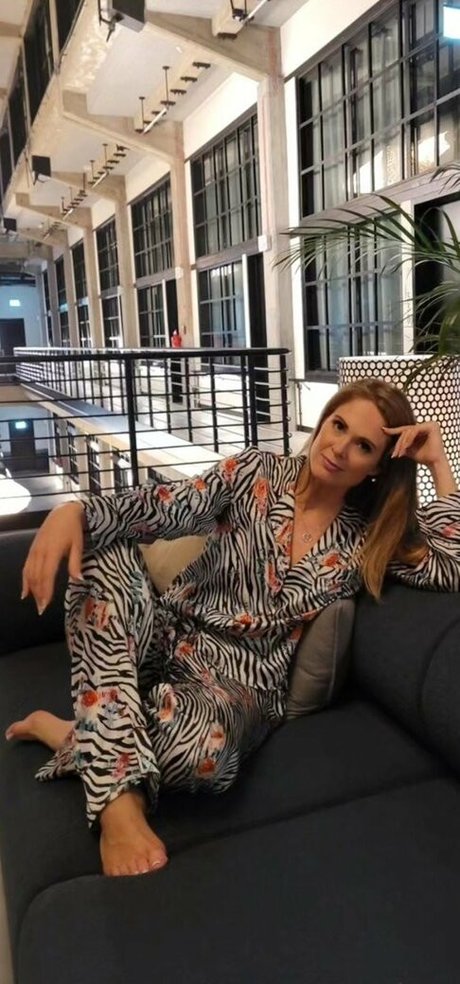 Jo Blythe model hot img