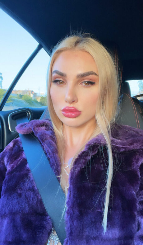 misskenzieanne exclusive pornstar photo