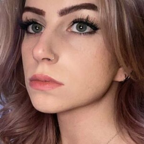 freeryliepink xxx model image