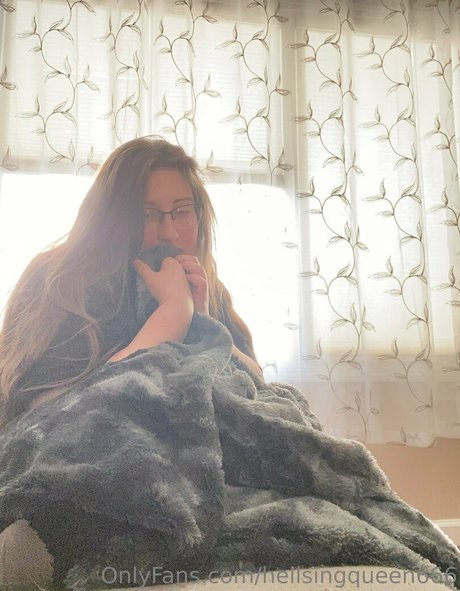 hellsingqueen666 naked star galleries