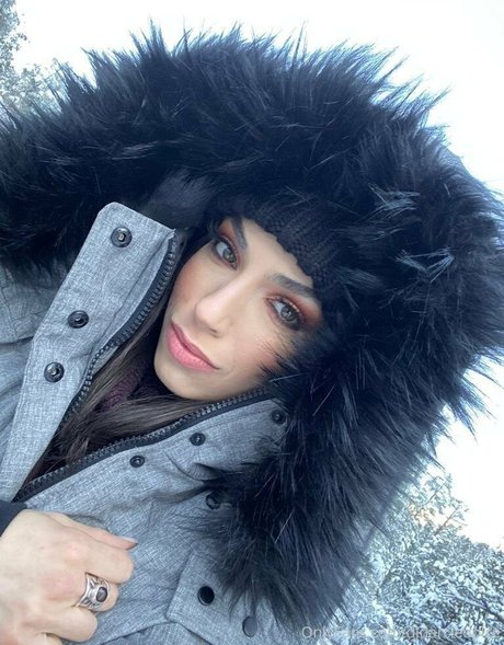 darciedolcexxx model sex picture