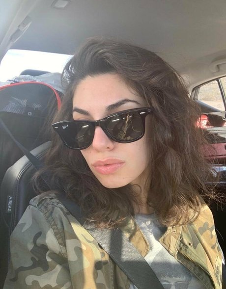 darciedolcexxx model top photo