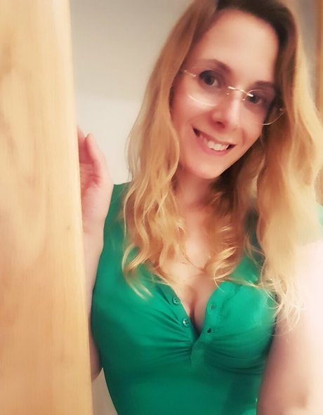 ellyedelweiss model pretty picture