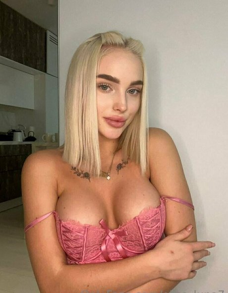 elise luna7 beautiful model pic