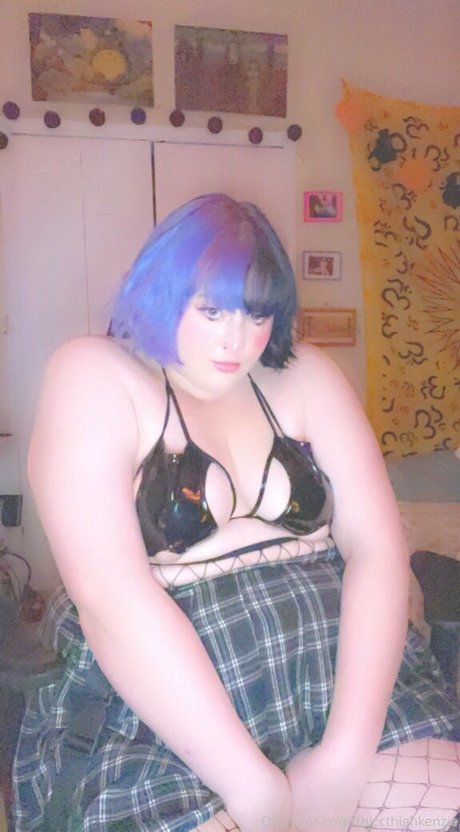 thiccthighkenzie model nudes pictures