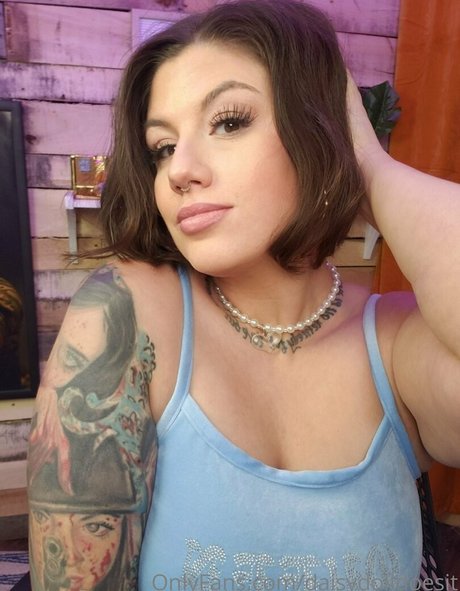 daisydolldoesit model best pic