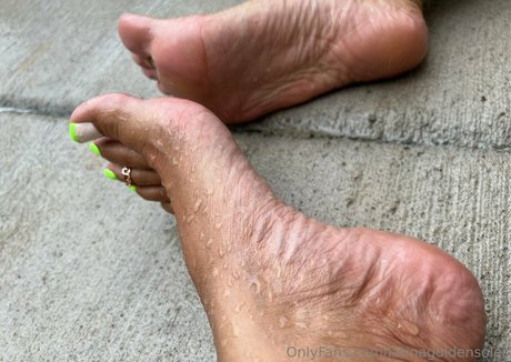 latinagoldensoles sex model photo