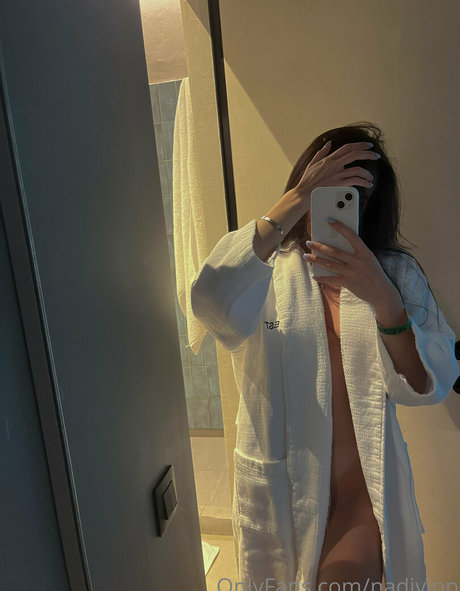 nadivipp art model picture