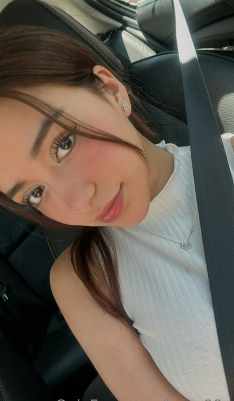 laura99x erotic pornstar pics