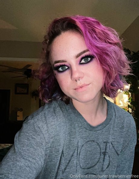 junestrawberriesfree model xxx galleries