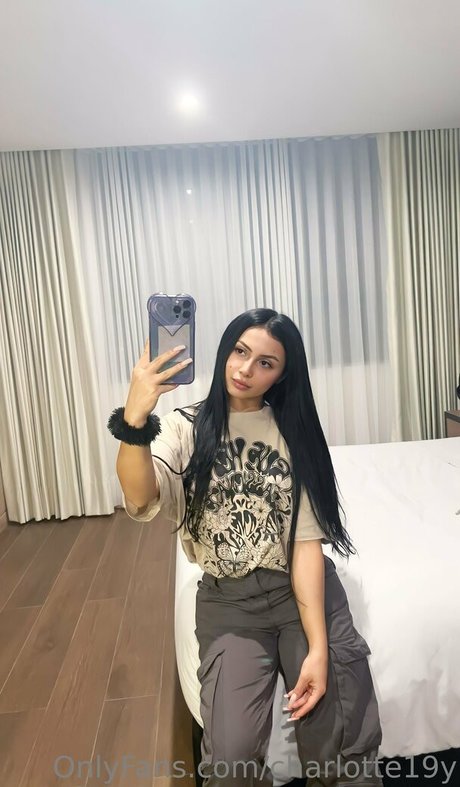 charlotte19y high quality actress photo