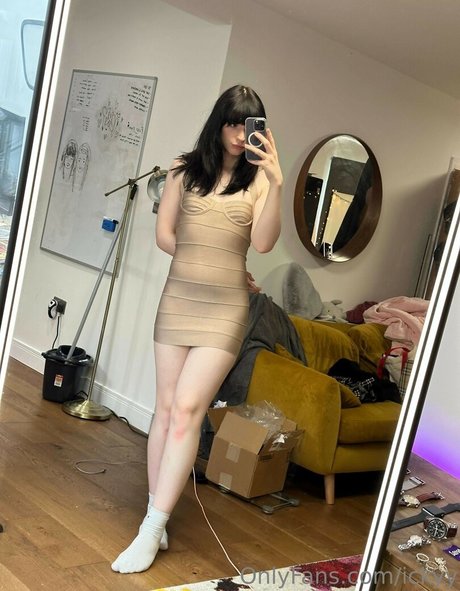 ickyypeach erotic star galleries