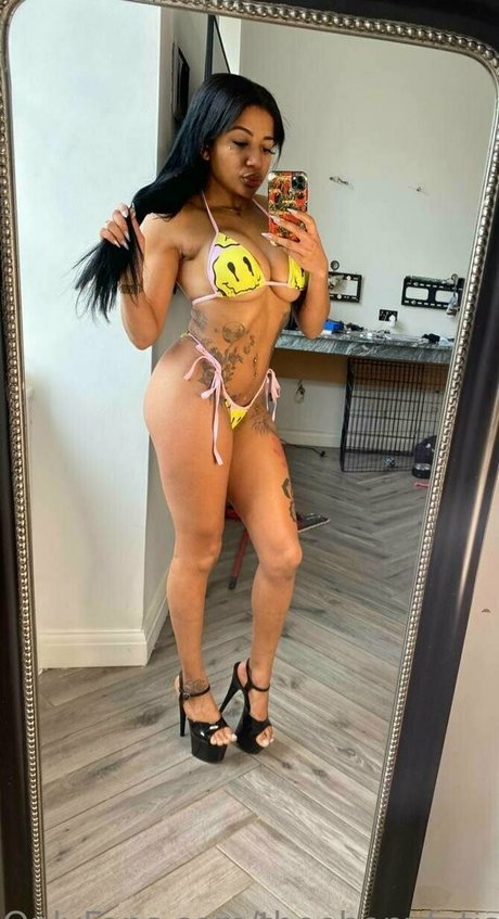 kikiluxxxe pornstar hot image