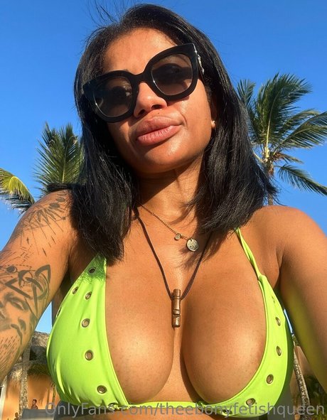 kikiluxxxe pornographic model pic