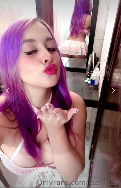 Jezzylush erotic pornstar photo