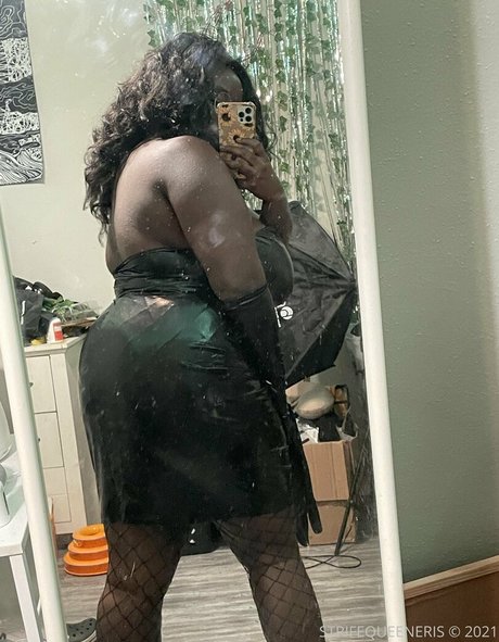 Strifequeeneris model hot pictures