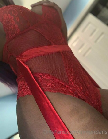 tornjordans model pretty photo