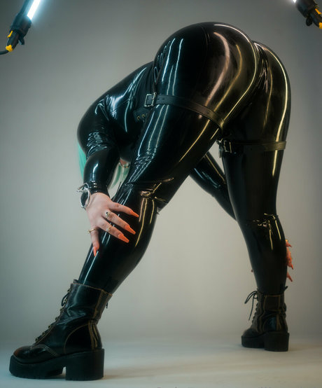 famous girls onlyfans erotic pictures