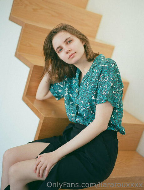 liararouxxxx nude actress photo