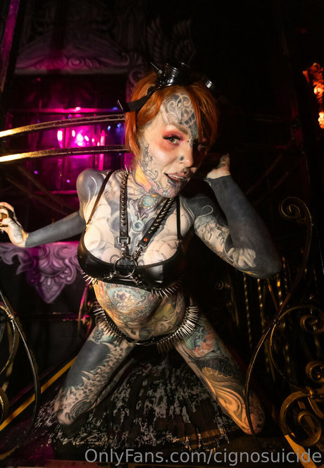 cignosuicide model exclusive photos