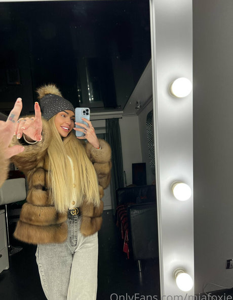 miafoxie hot pornstar img