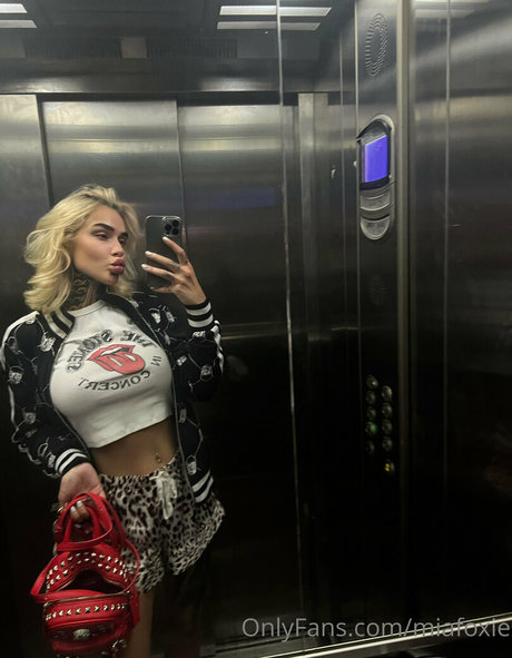 vagina onlyfans pornographic images