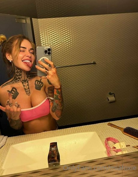 miafoxie hd pornstar img