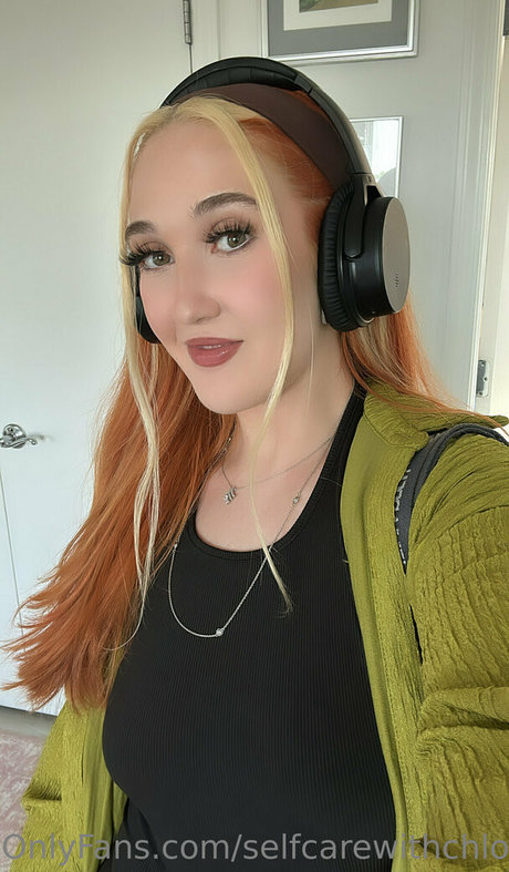 selfcarewithchloe model pics