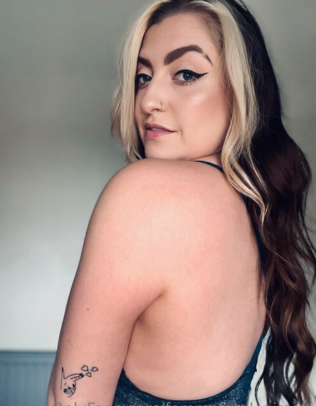 Femmefataleairsoft nice star picture