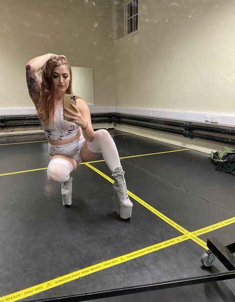 Femmefataleairsoft naked star photo