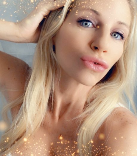 MiaKinkDD model sex images