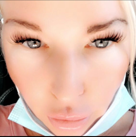 Mia Foxx nude star img