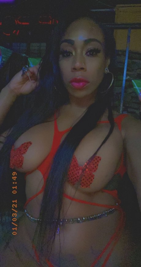 Bella Lamour pretty model pic