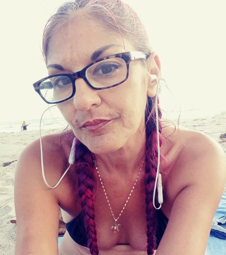 Beach Chick 321 hd model photos