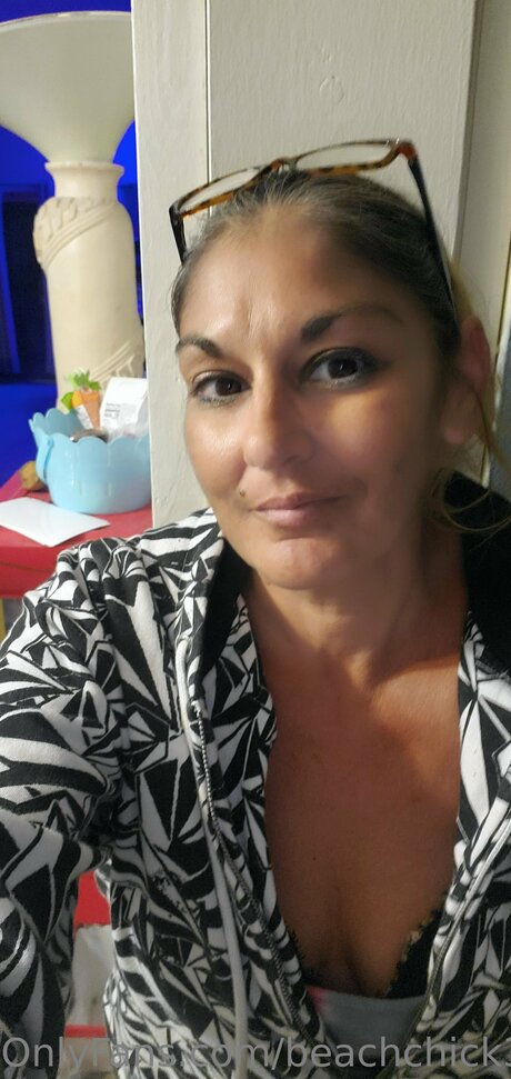 Beach Chick 321 erotic pornstar images
